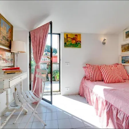 Luxury Art In Trastevere With Terrace Apartment