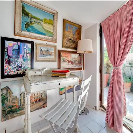 Luxury Art In Trastevere With Terrace Rome