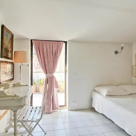 Luxury Art In Trastevere With Terrace Rome